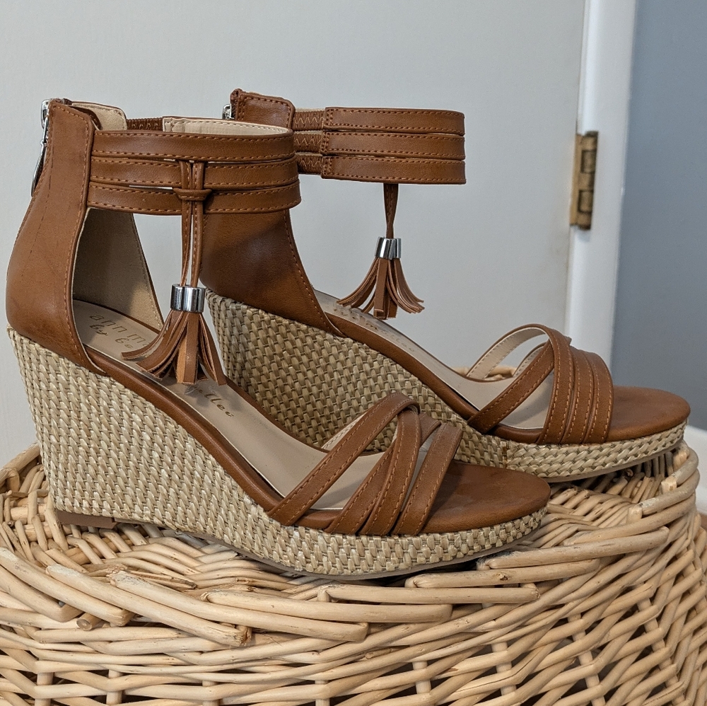 Ann Marino by Bettye Muller Tan Espadrille Wedges, Women's Size 7 (NWOT)